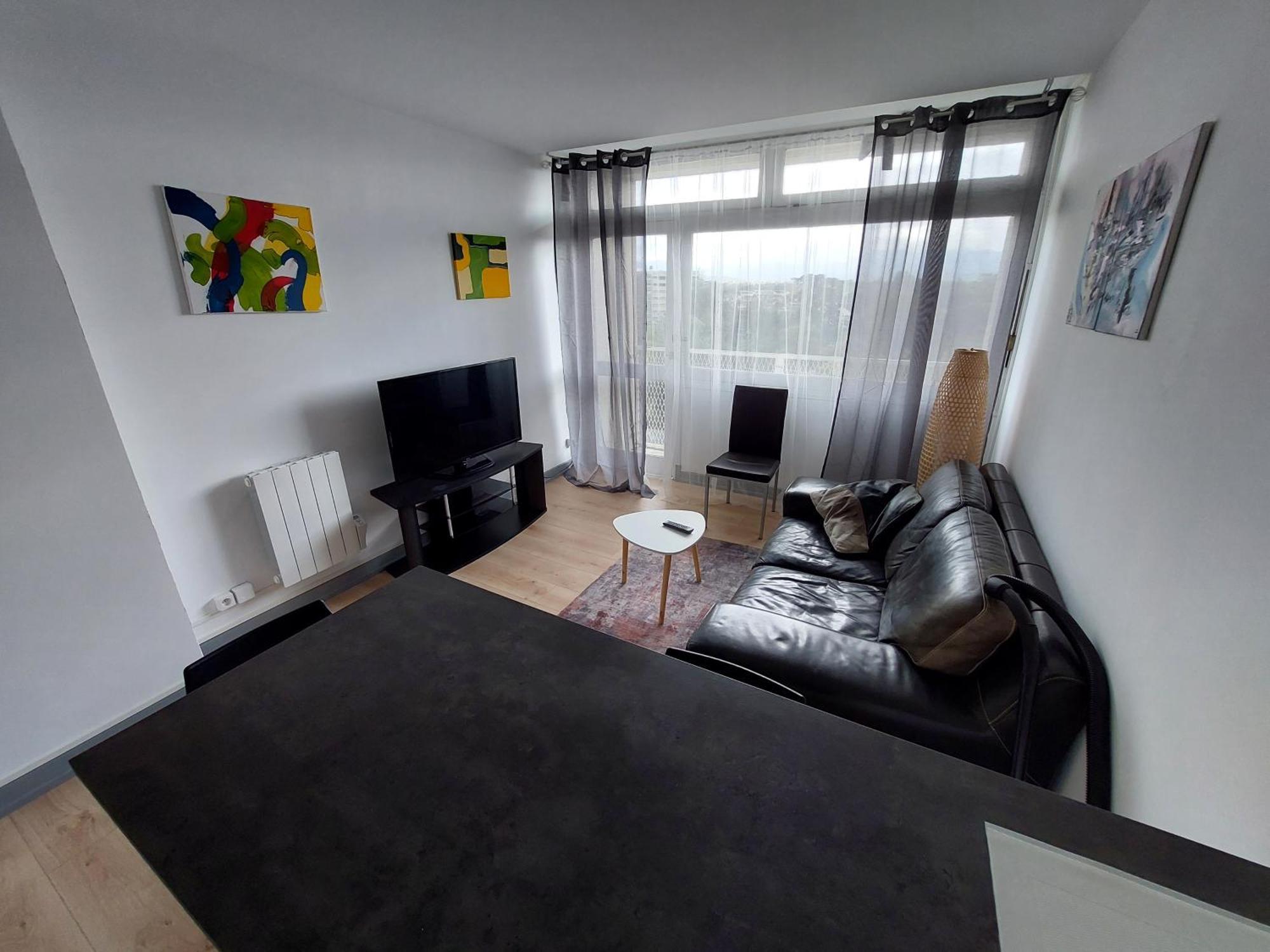 Le Voltaire - T2 Neuf Face Pyrenees Apartment Tarbes Exterior foto