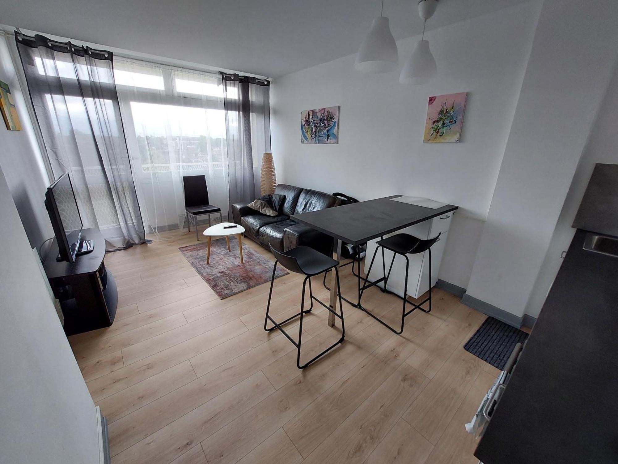 Le Voltaire - T2 Neuf Face Pyrenees Apartment Tarbes Exterior foto
